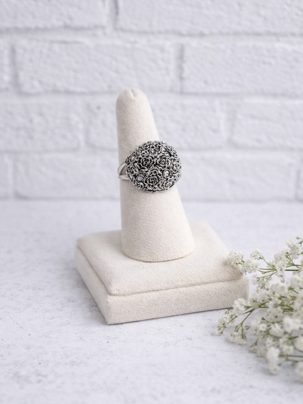 New York & Company NWT Floral Design Silver Costume Ring Size 6